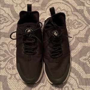 Black Nike Huaraches